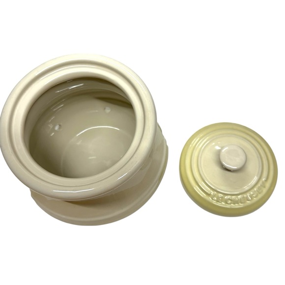 Le Creuset Stoneware Garlic Keeper - Picture 4 of 5
